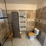 Apartment T3 70m2 Dans Maison Quartier Residentiel *
